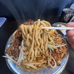 RAMEN HITONI YASASHIKU - 【国産汁無豚ラーメン＝平縮れ太麺】