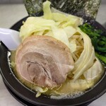 横浜家系ラーメン武骨家 - 料理写真:キャベもやラーメン塩