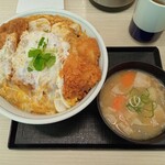 とんかつ かつや - 料理写真:カツ丼松、豚汁小