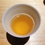 むら上 - 魚の身とあらでとった出汁。香り付けに月桂樹。