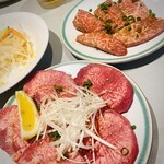 大光苑 - お通しダイコンサラダ（左スミ）はいつもウマ。タン塩、カルビはもっとウマ！