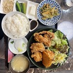 ごはん屋 さくら - 唐揚げとアジフライ定食