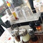 フォーシンタスキッチン - 各種調味料。