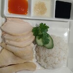 フォーシンタスキッチン - 海南鶏飯。ジャスミンライスは高地で栽培される細長いお米。白さがジャスミンの花の様に白いことからそう呼ばれています。