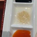 フォーシンタスキッチン - 鶏肉の調味料。3種類あり、味変が楽しめます。