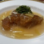 對馬 - 青鮫のフカヒレステーキ（筍、花山椒、黄韮）