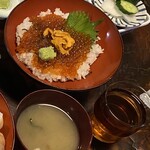 なかむら - うにいくら丼　このワサビがメチャ効くので危険がアブナイ