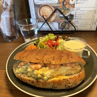 cafe dining giraffe_0