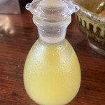 元祖しょうゆうどん 小縣家 - 生搾りのすだちはとても美味しい◎