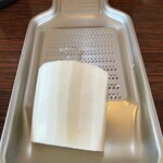 元祖しょうゆうどん 小縣家 - 大根と擦り金で大根をおろす◎