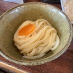 元祖しょうゆうどん 小縣家 - 素朴なうどん　アクセントの奈良漬けが…カギ！