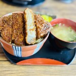 志をじ - 小かつ丼セット(かつ断面)