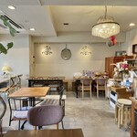 レインボーバードランデヴー - 店内の様子　