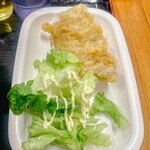 麺紡 - 鶏天と無料の野菜サラダ