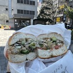MARUICHI BAGEL - サバサラダとオニオンを米粉のベーグルで