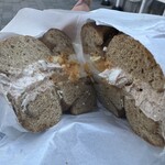 MARUICHI BAGEL - アップルシナモンクリームチーズとたまごサラダのハーフ