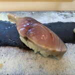 六緑 - シメサバ　酢と脂の塩梅がうまい