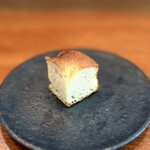 modest - チーズのフォカッチャ。