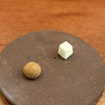 modest - おまけの焼き菓子。