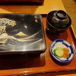 川万 - うな重特上3,980円、なお、グレードでお重が変わります