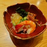 川万 - 酢の物750円！ えび、うなぎ3切れ、たこ2切れ、ホタルイカ、クラゲ、わかめ、きゅうりのラインナップ。これも必食メニュー