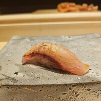 鮨 由う - 