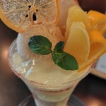 CAFE CUPOLA mejiro - 香気芬芬　檸檬とミントの涼やかパフェ