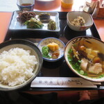 ドライブイン刈谷田 - 山菜盛り定食