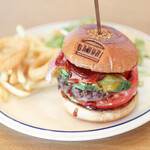 BURGER HOUSE GABURI - 料理写真:生野菜挟む ベーコンチーズバーガー＋アボガド ランチセット☆