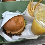 ヘンリーズバーガー 自由が丘 - 