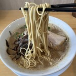 とんこつラーメン44 - 麺リフト