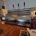 アトリエ・モリヒコ - カウンターのエスプレッソマシーン