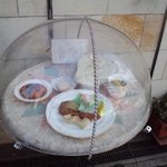 インド料理 ショナ・ルパ - 通り沿いに置いてある・・。