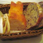 神田小川町 幻のイタリアン カンティーニ - 自家製パン盛合せ