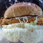 とりせん - 料理写真:やわらかとんかつバーガー￥237
