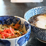 江釣子屋 - 料理写真:ホルモン丼とめかぶとろろそば