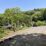 来楽庵 - 駐車場も広々