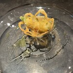 仁修樓 - 伊勢海老とアスパラ巻きロンジン茶揚げ　ロンジン茶金華ハムスープ　シラウオ籠