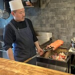 仁修樓 - シェフが付きっきりで炭焼きの仕上げ