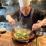 仁修樓 - おこげご飯の仕上げ