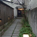 296910472 - 入り口にも一本桜