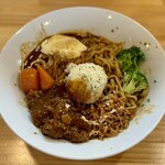 ラーメン鷹の目 - 濃厚ビーフシチューまぜそば 500g・特製チーズソース