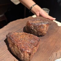 神戸牛炉釜ステーキ GINZA KOKO炉 - カットする前のお肉