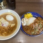 ヌードル＆スパイスカレー 今日の1番 - 甘エビの濃密ソバ(単品) ¥1,300-(税込)
      ※注文時に味噌か醤油か申告
      
      セットのカレー ¥600-(税込)
      ※カレーはポークカレー