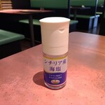 サイゼリヤ - 調味料がテーブルに無いのは困ります