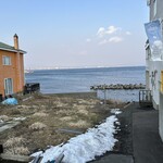 cafe 海と硝子 - 店舗横