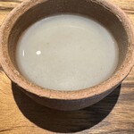 MANO - 「森のスープ」…今回はジビエの出汁（猪とエゾジカ）をベースに山菜の根っこ（芹とアザミとたんぽぽの根っこ）を使ったスープ