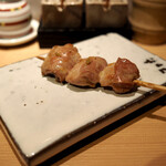 焼鳥 おみ乃 - あか（内もも）