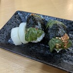 やきにくホルモン壱番 - ごまの葉おにぎり