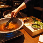 SHARI - スタッフの方がお手本を